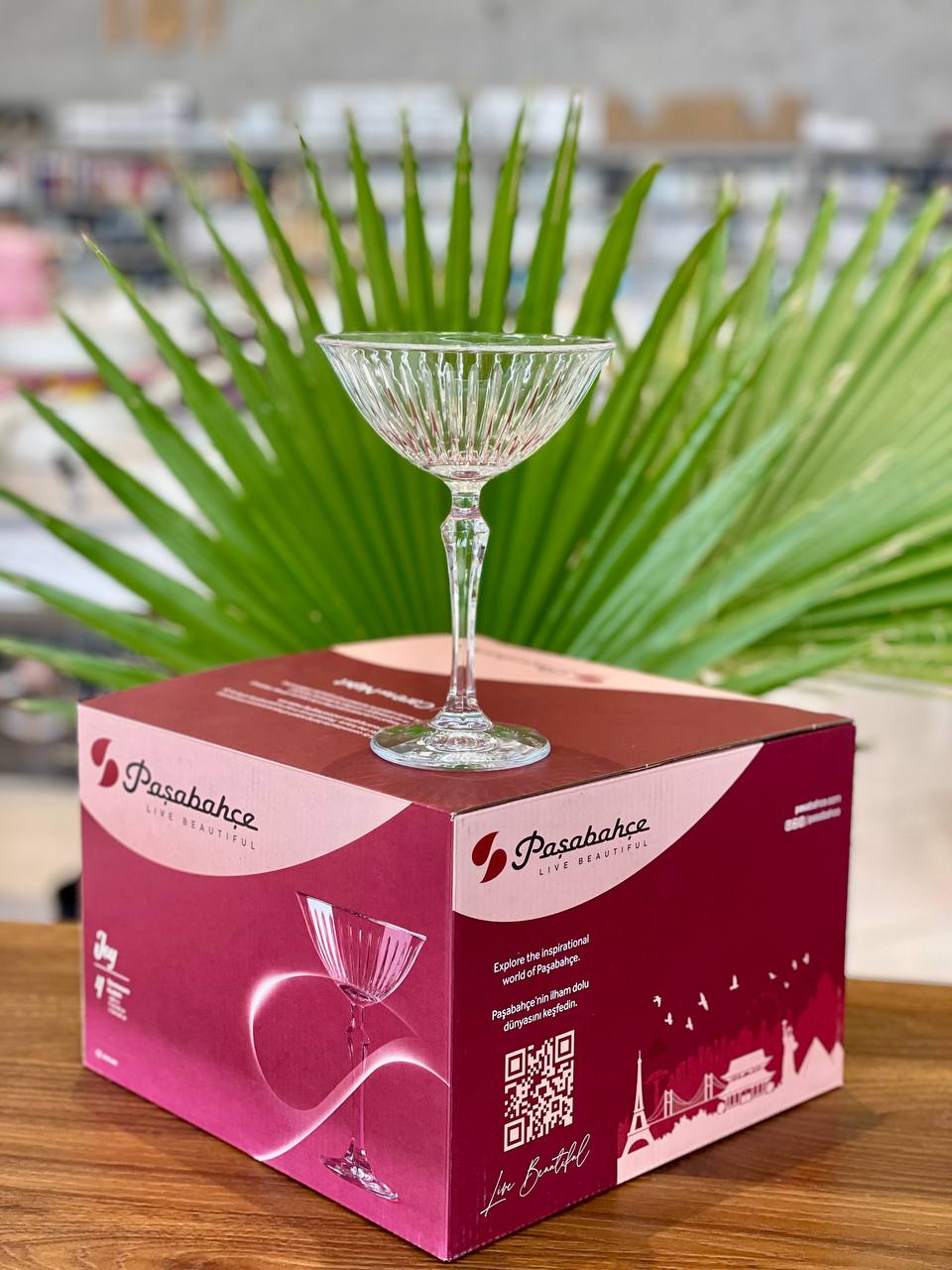 بستنی خوری پایه نازک