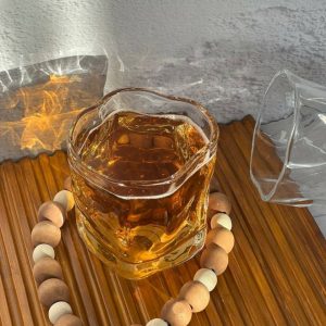 نیم لیوان دفرمه شیشه‌ای شفاف